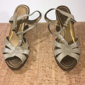 T-strap leather sandal